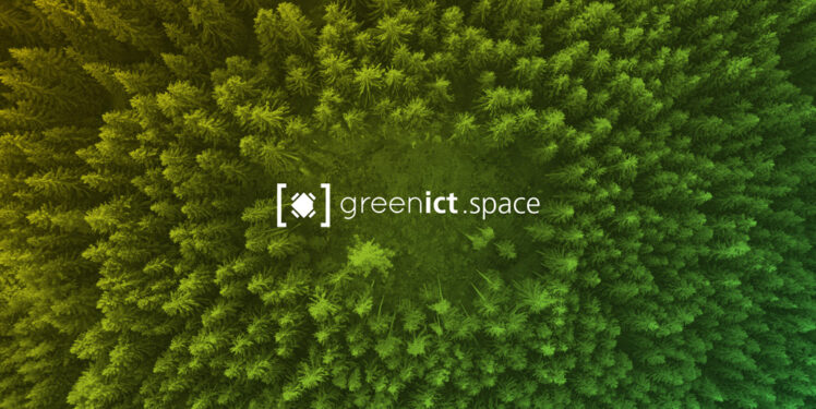 Green ICT Space Logo über Bild von Waldlichtung